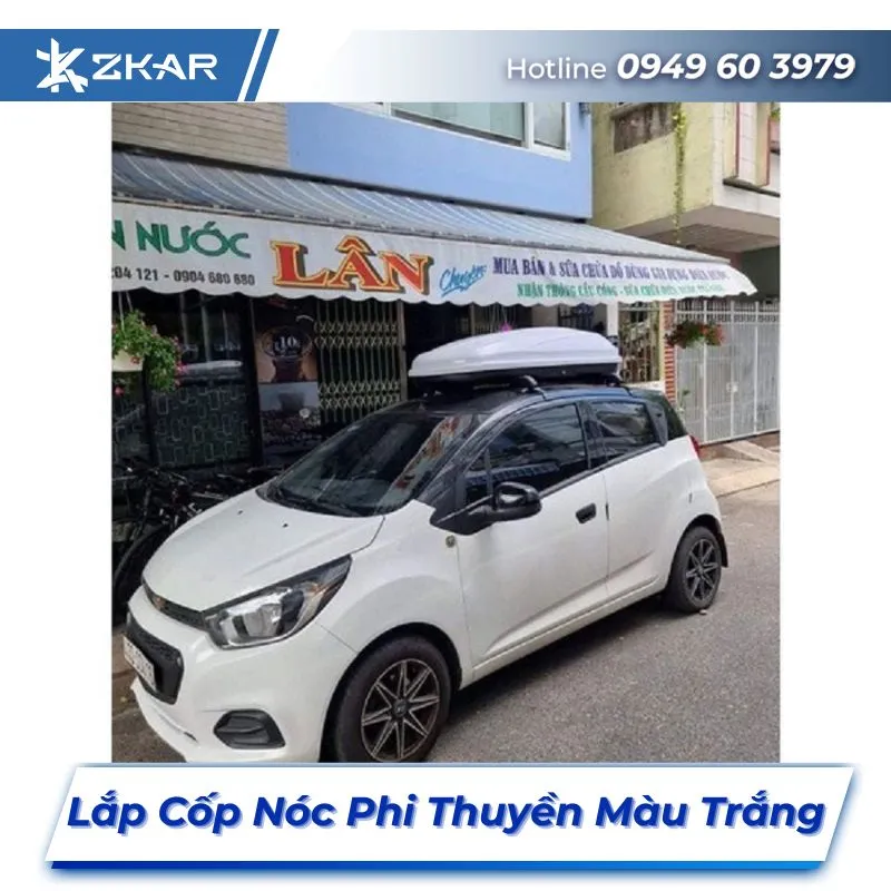 Lắp Đặt Cốp Nóc Phi Thuyền Màu Trắng Tại TPHCM
