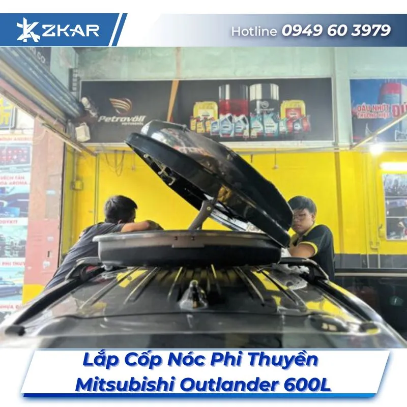 Lắp Đặt Cốp Nóc Phi Thuyền Mitsubishi Outlander 600L Tại TPHCM