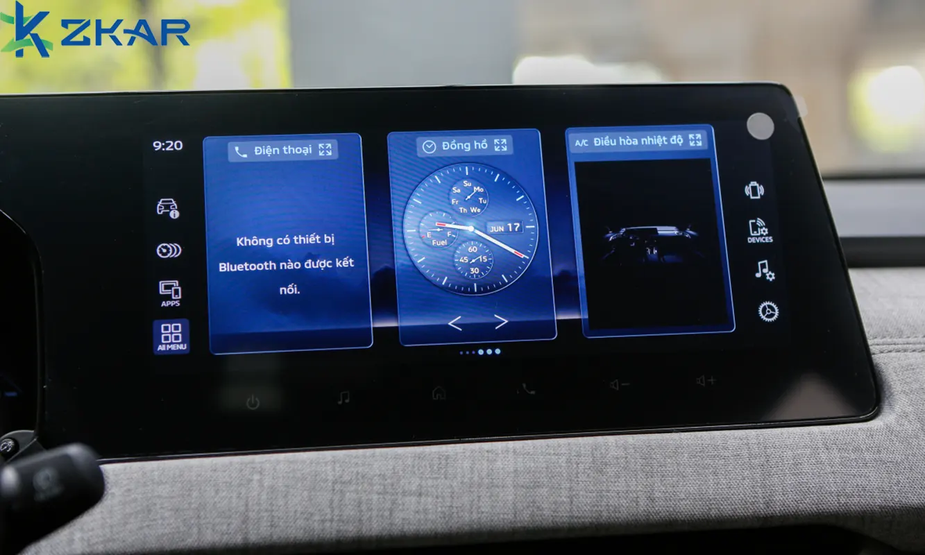 Màn hình cảm ứng giải trí 12,3 inch, hỗ trợ kết nối Apple CarPlay/Android Auto không dây.