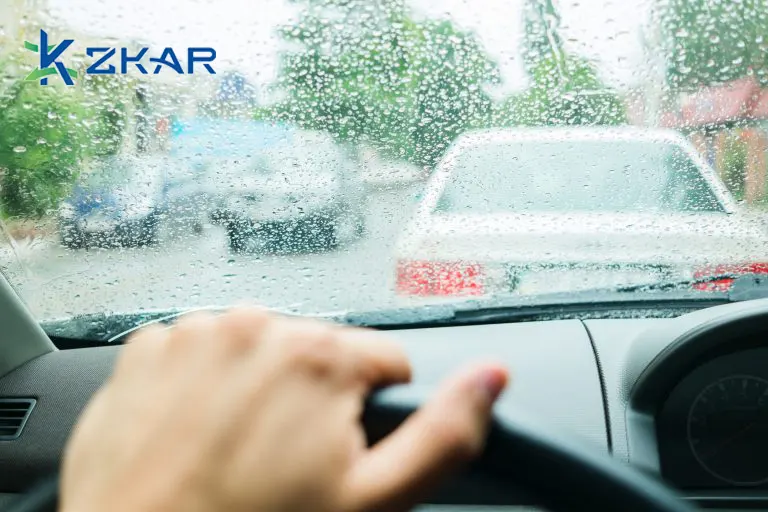 Nguyên tắc lái xe an toàn trong điều kiện mưa bão và sấm sét