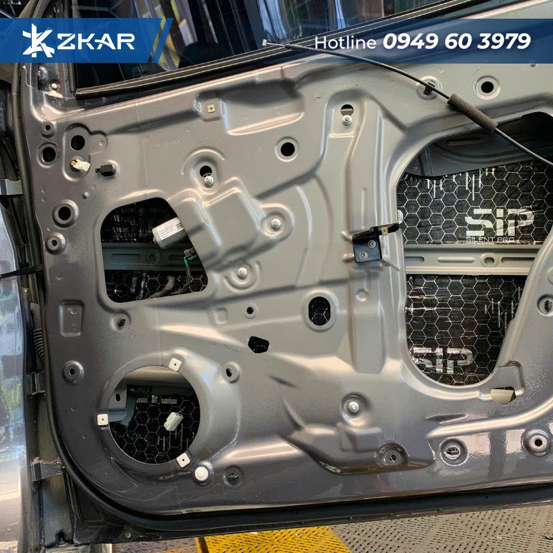 Cách Âm Hóc Bánh Và Trần Xe Vinfast VF5 Tại ZKar Auto