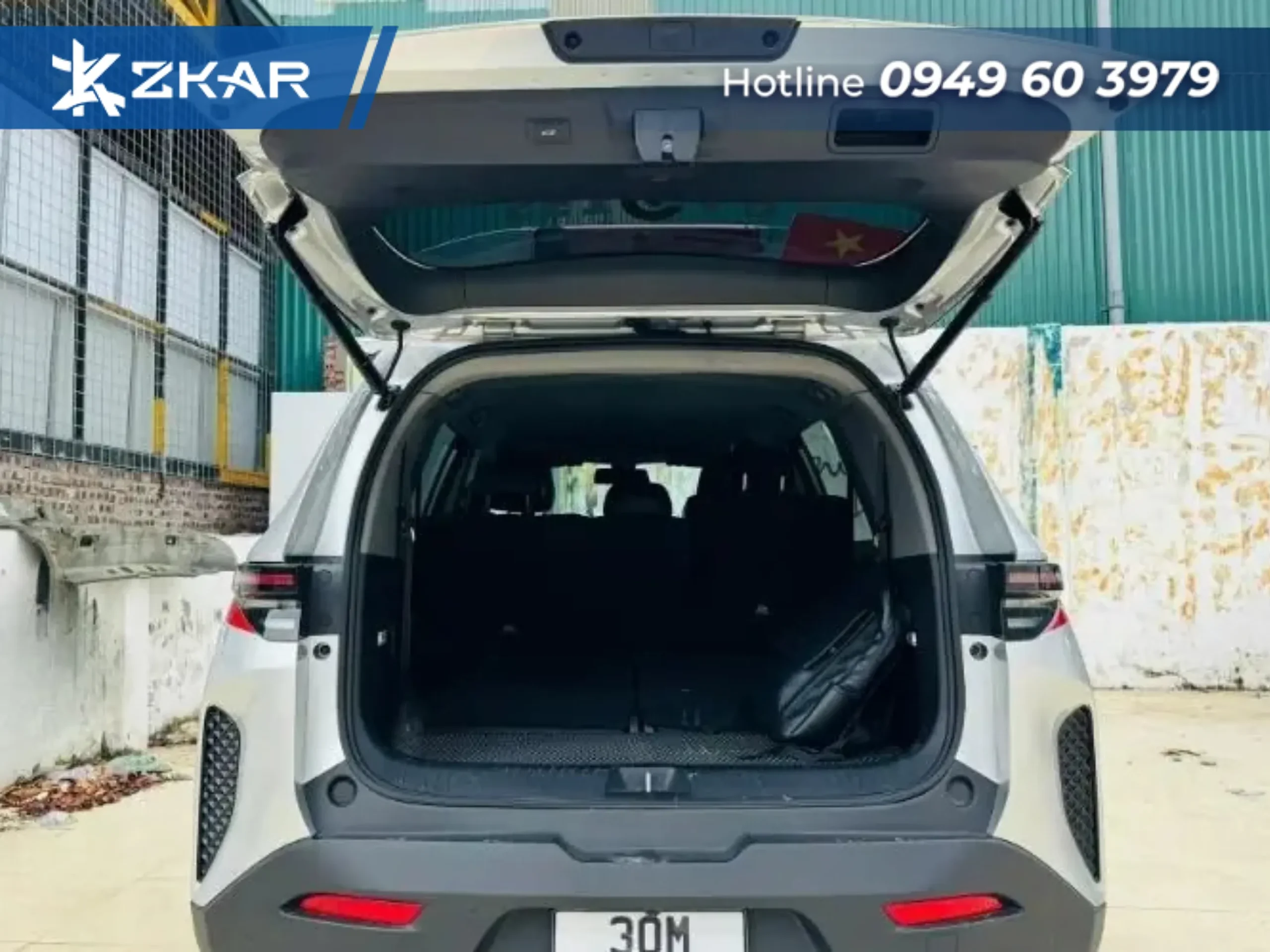 Lắp cốp điện cho vinfast limo green