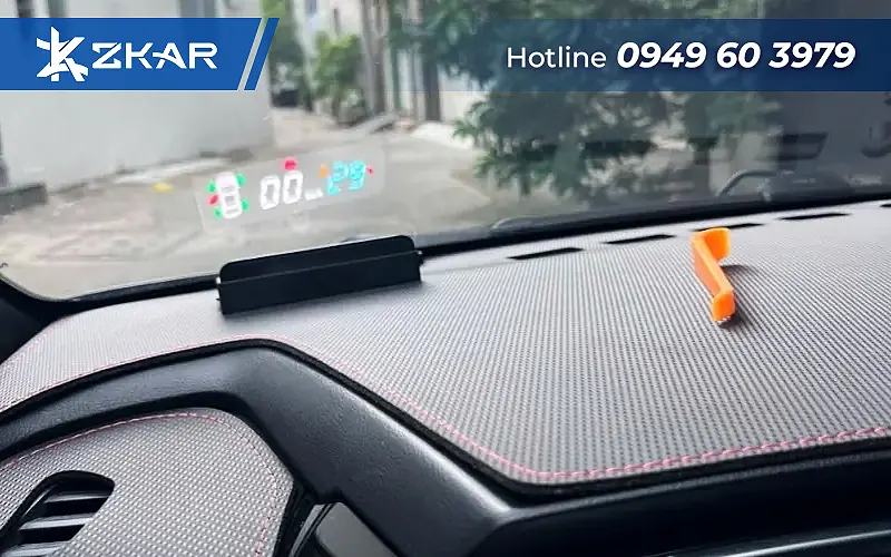Lợi Ích Khi Lắp HUD Hinakar Cho VinFast VF5