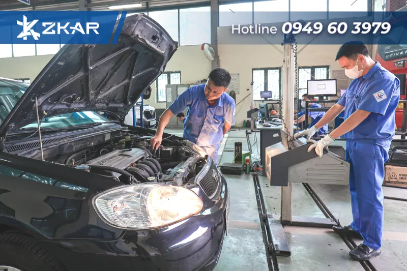 Xe hơi với đèn sương mù đạt chuẩn sẵn sàng vượt qua đăng kiểm