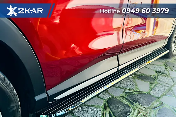 Bệ bước chân Yaris Cross thiết kế chuẩn form, sang trọng và an toàn khi lên xuống xe