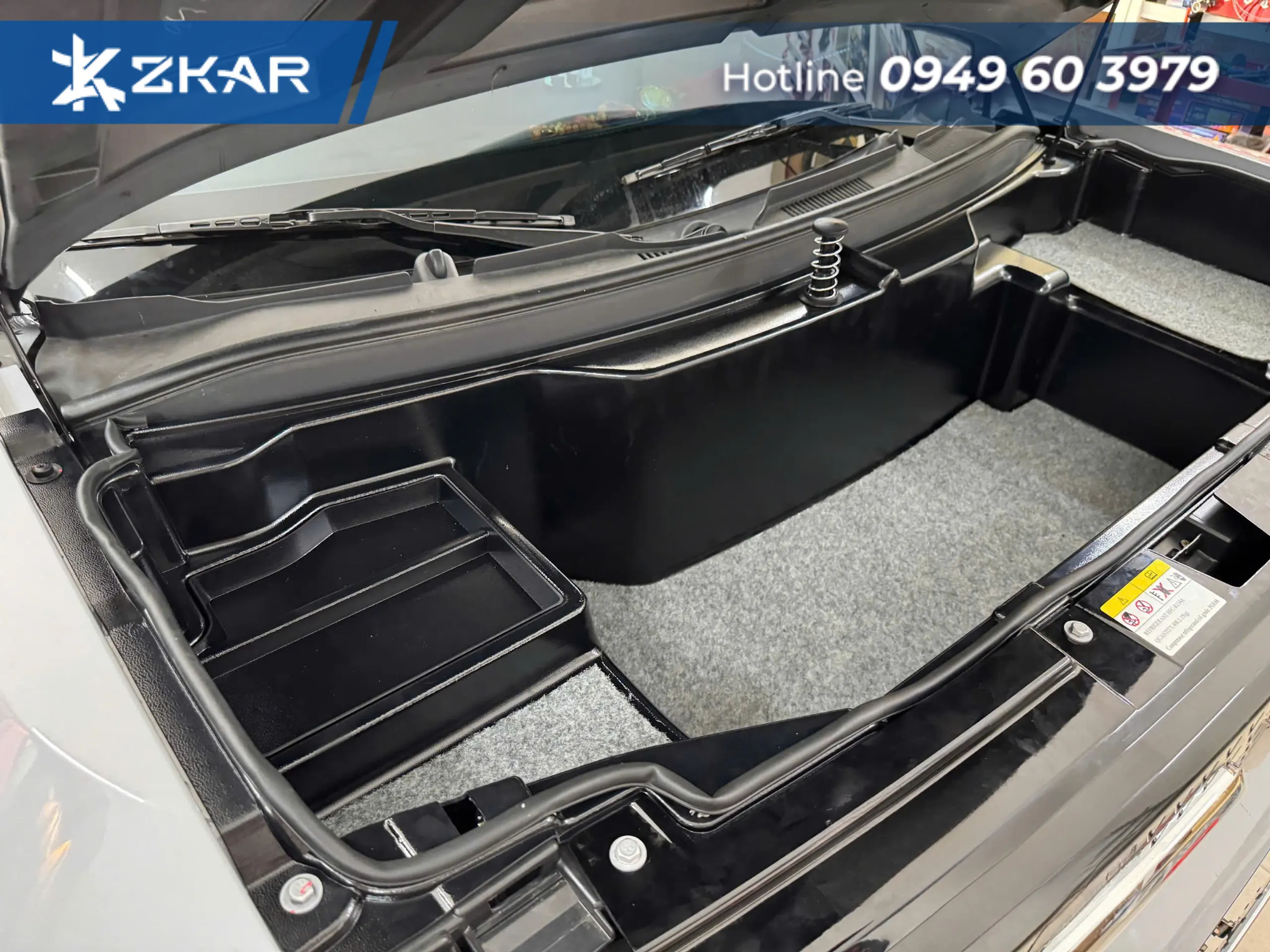 Cốp trước xe limo green