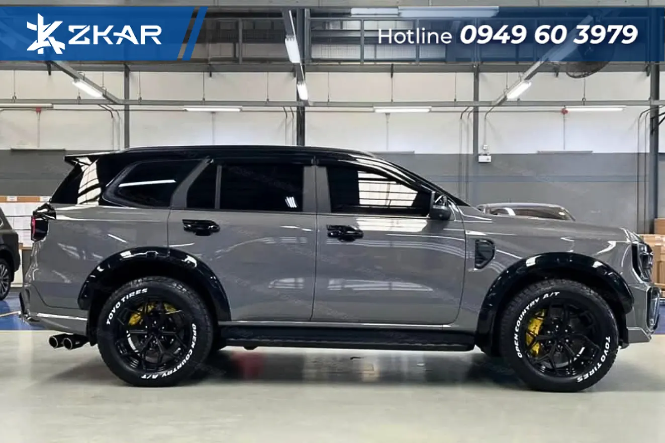 Bên hông xe ford everest độ bodykit victor V2 