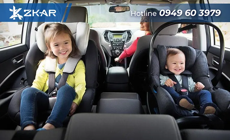 Thiết bị an toàn cho trẻ em trên ô tô
