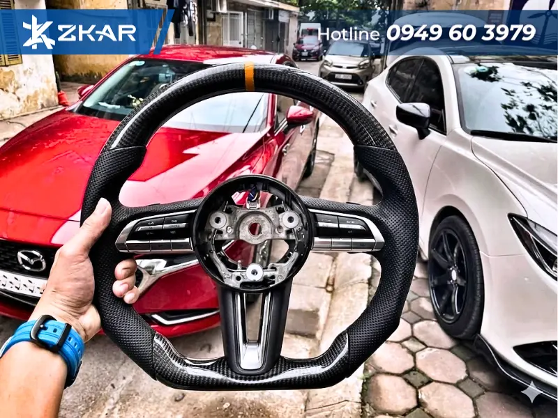 Cận cảnh chi tiết vân Carbon trên vô lăng CX-3