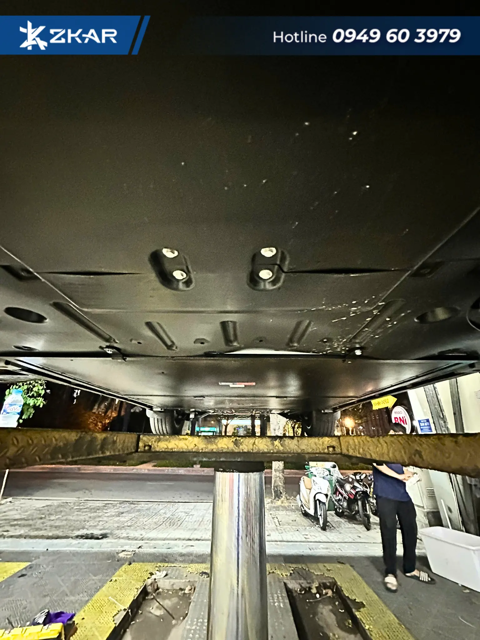 Bảo vệ pin xe điện vf mpv 7 khỏi va đập