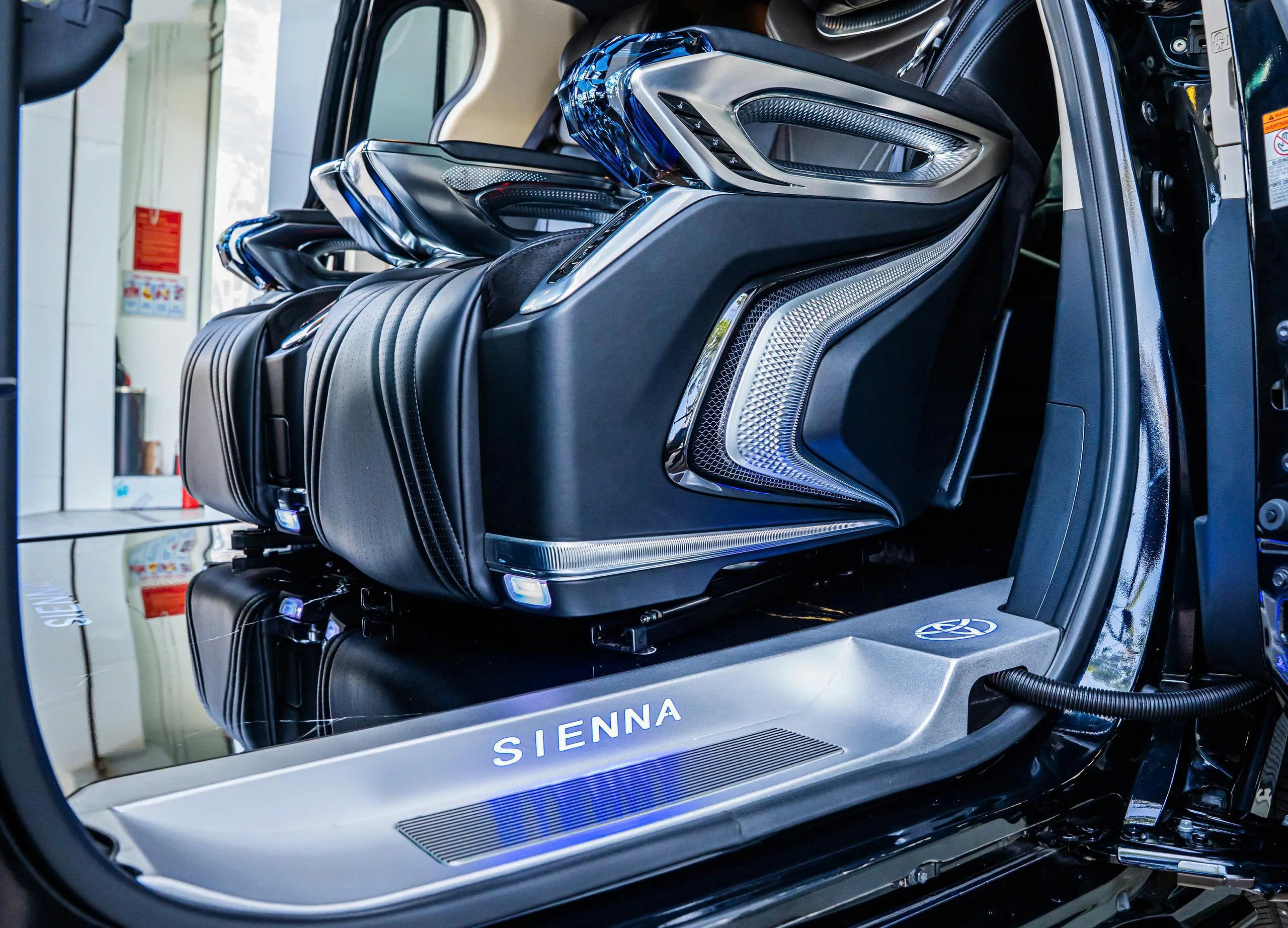 Toyota Sienna độ ghế limousine