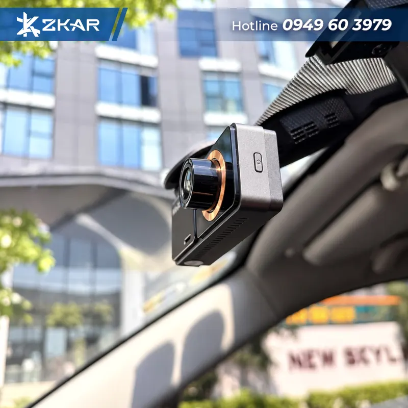 Hình ảnh thực tế camera giám sát MIO-X1 4K khi lắp trên xe hơi