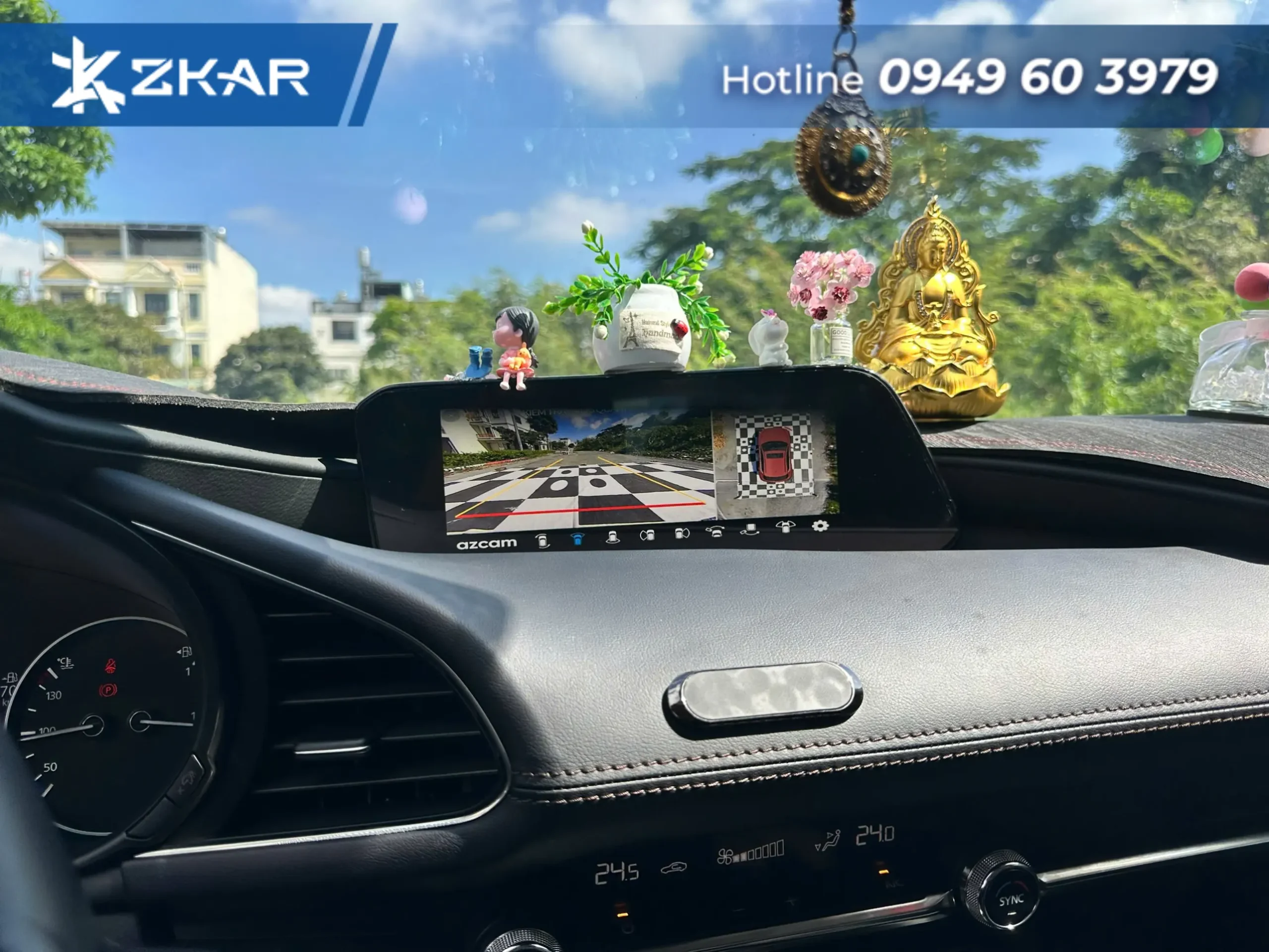 Kỹ Thuật Viên ZKar Auto Đang Căn Chỉnh Bạt Tiêu Cự Camera 360 Cho Mazda 3